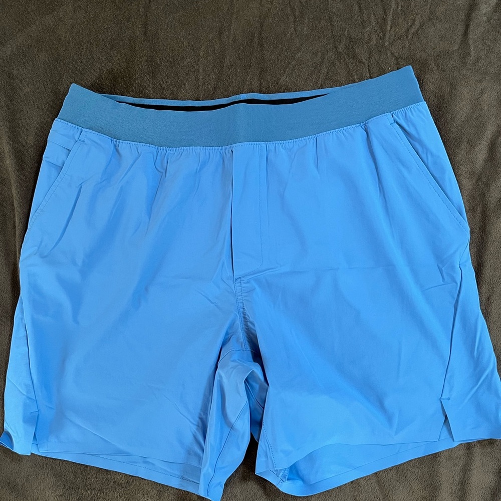 Ten Thousand Set Short, Lined